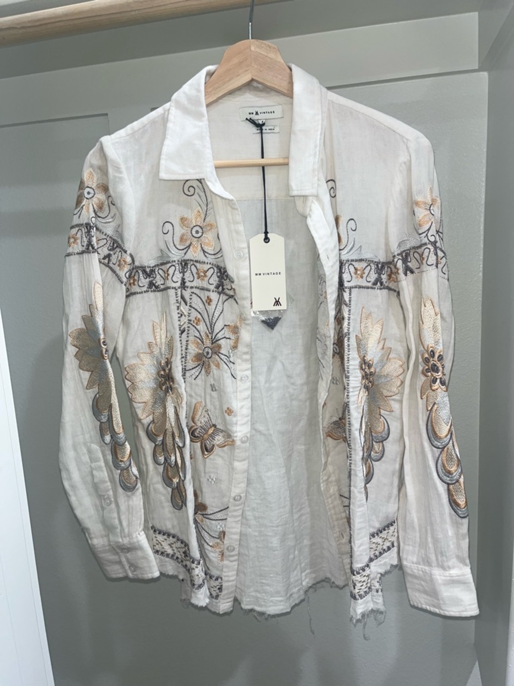 MM Vintage size small White butterfly floral Embroidered Button-Down Shirt NWT